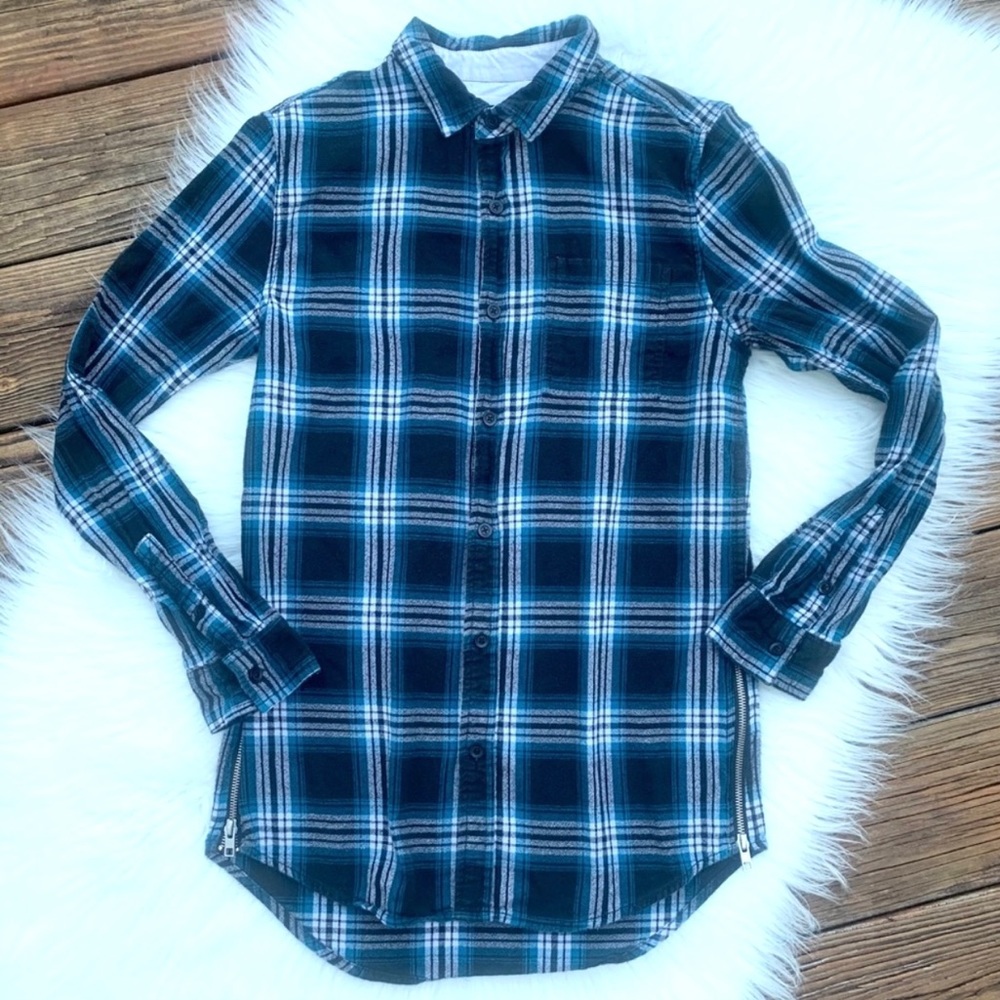 On The Byas Men’s Medium Blue Plaid Cotton Long Sleeve Button Up Shirt Layering
